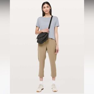 Lululemon On The Fly Crop *Woven 23"
Frontier